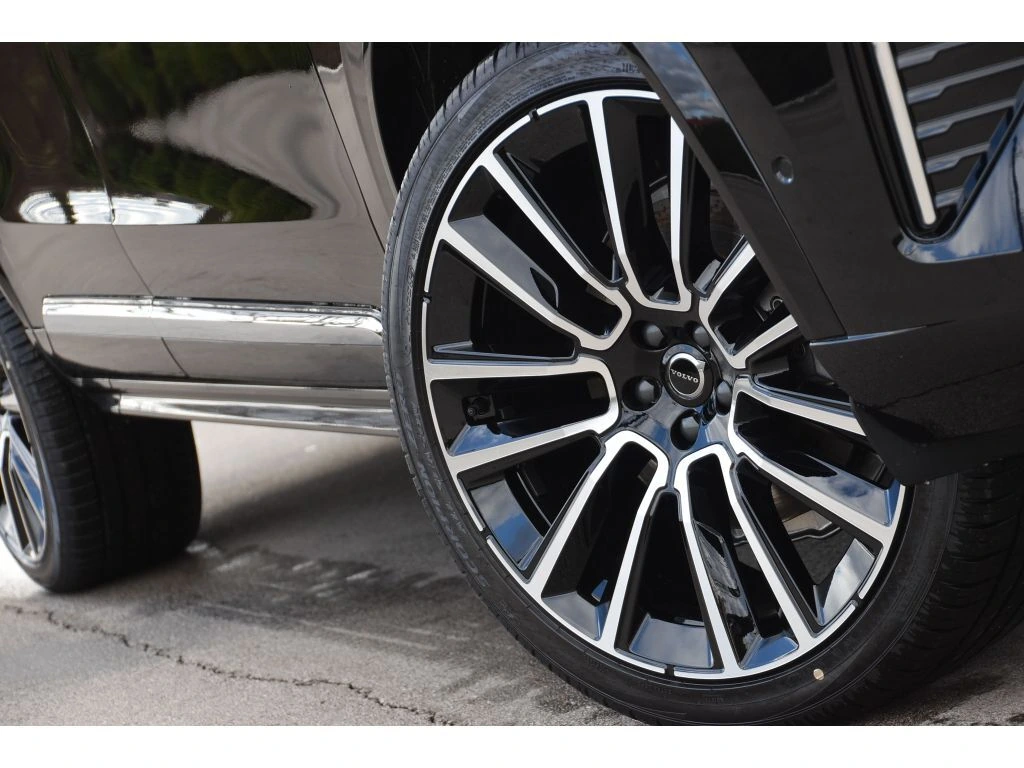 2026 Volvo - image 6