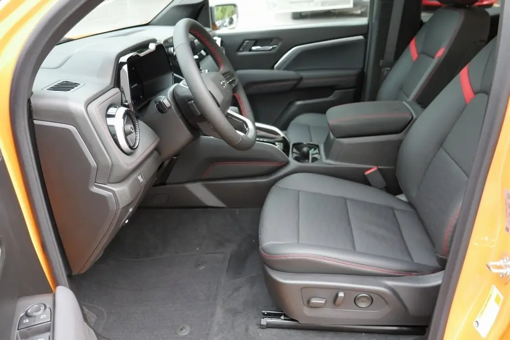 2026 Chevrolet Colorado Z71 photo 8