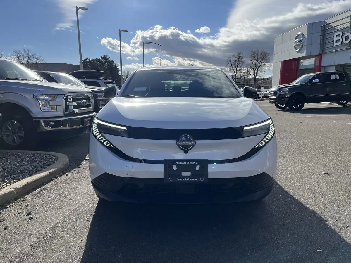 2026 Nissan Leaf SV photo 3