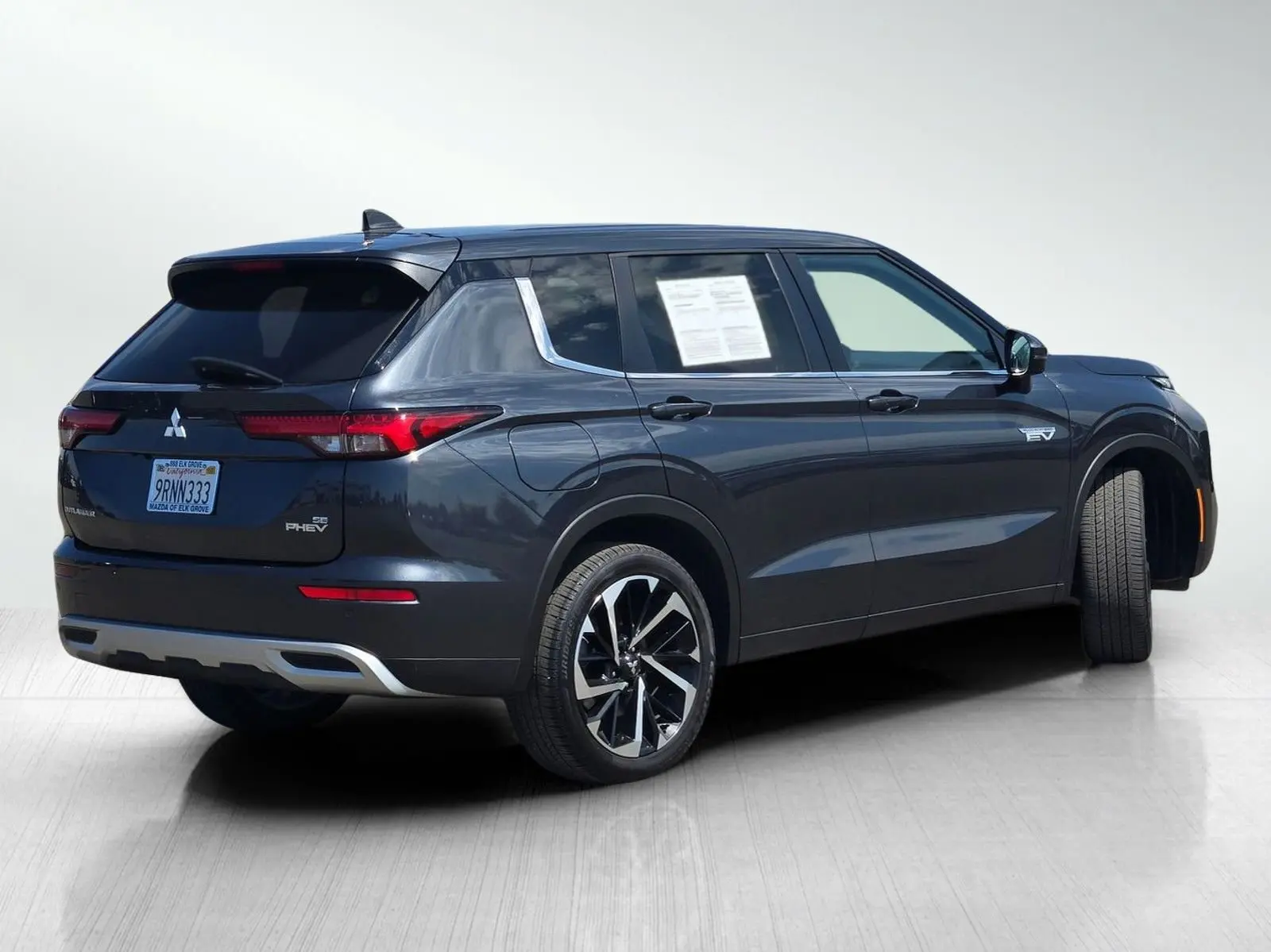 2024 Mitsubishi Outlander PHEV SE S-AWC photo 4