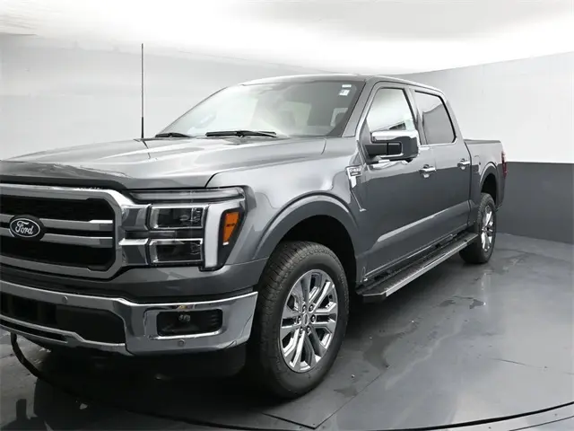 2025 Ford F-150 Lariat FX4 photo 4