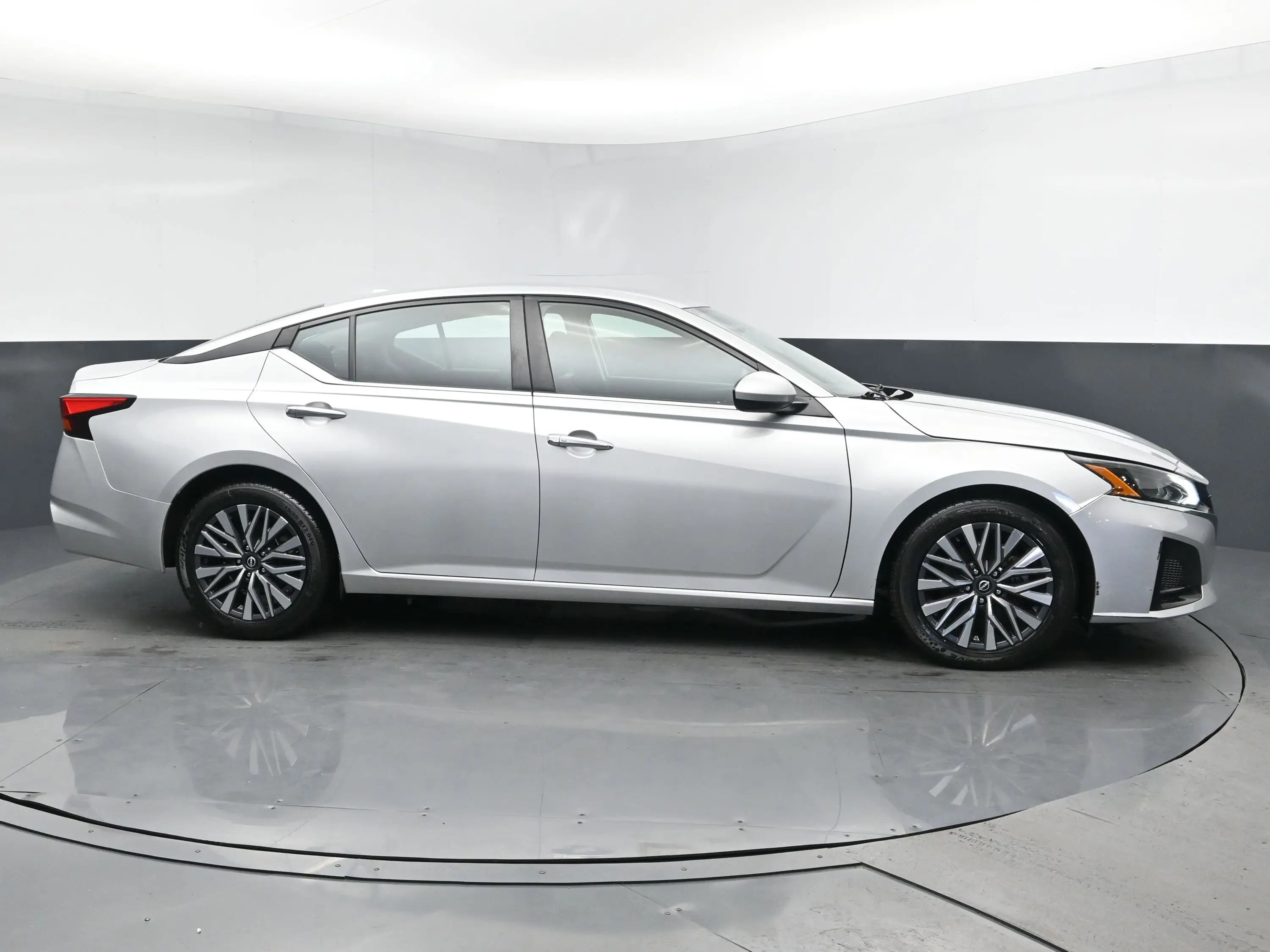 2023 Nissan Altima 2.5 SV photo 3