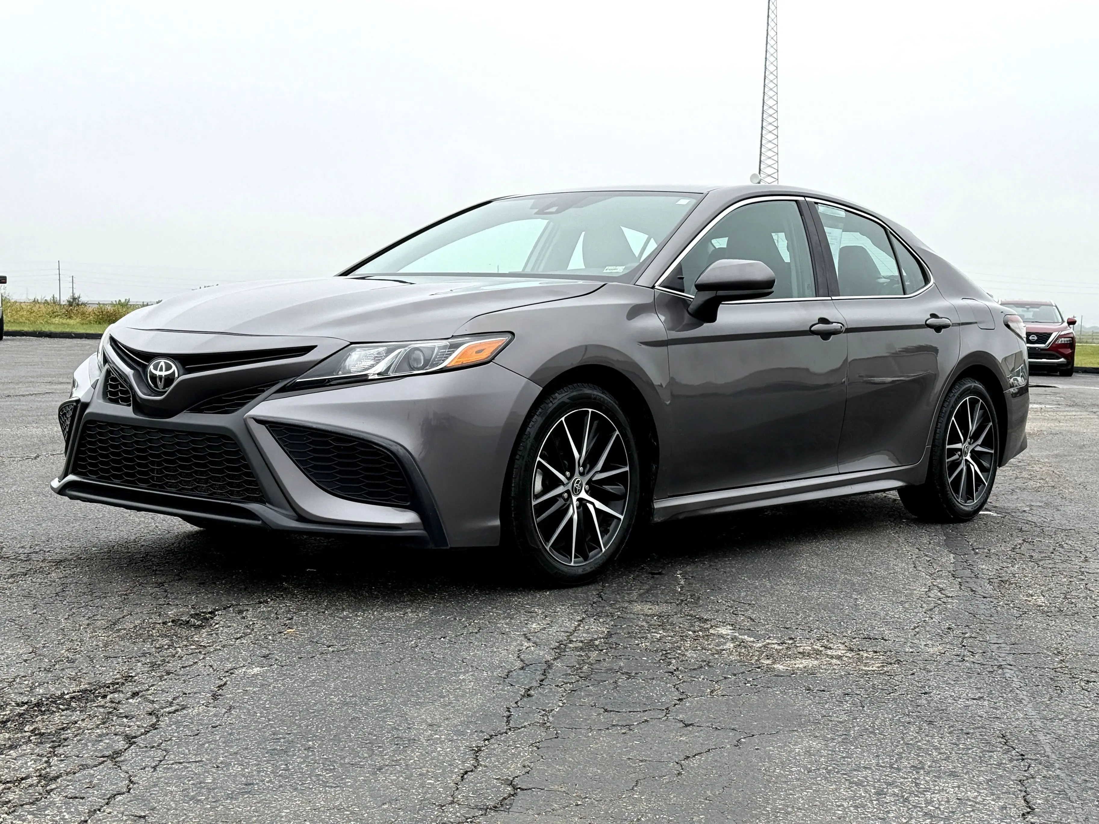 2021 Toyota Camry SE photo 7
