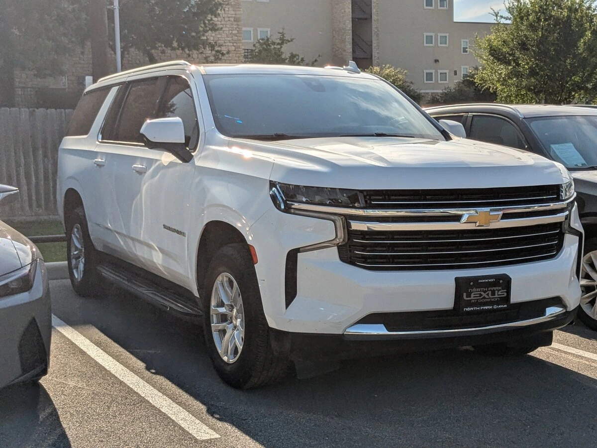 2021 Chevrolet Suburban 2WD 1500 LT's photo