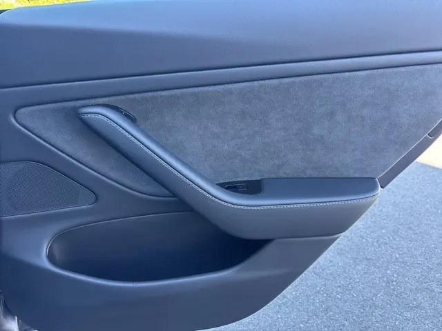 2018 Tesla Model 3 Long Range photo 12