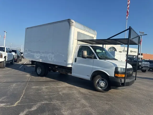 2018 Chevrolet Express 3500 Work Van Cutaway photo 3