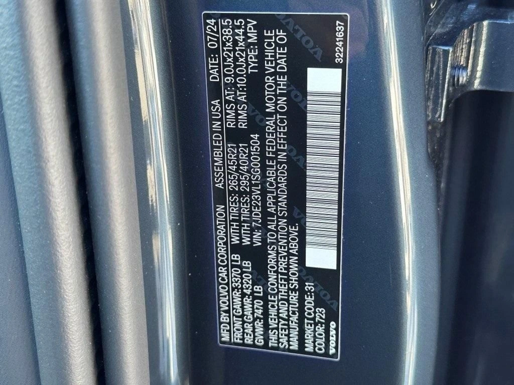 2025 Volvo - image 25