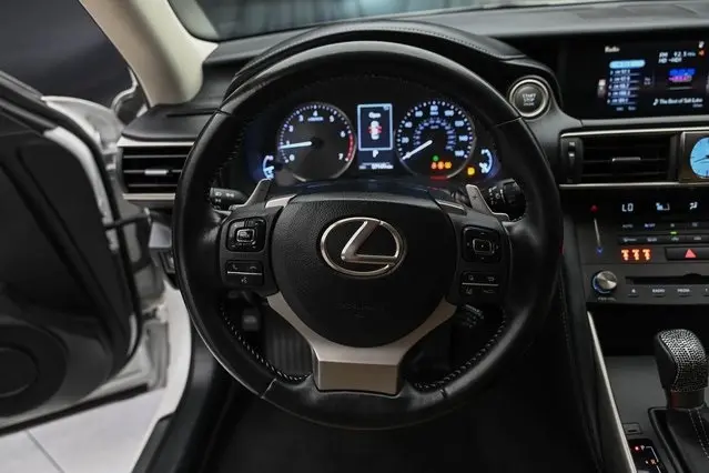 2019 Lexus IS 300 photo 20