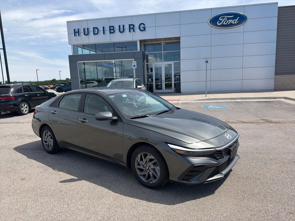 2024 Hyundai Elantra 2.0 SEL IVT's photo