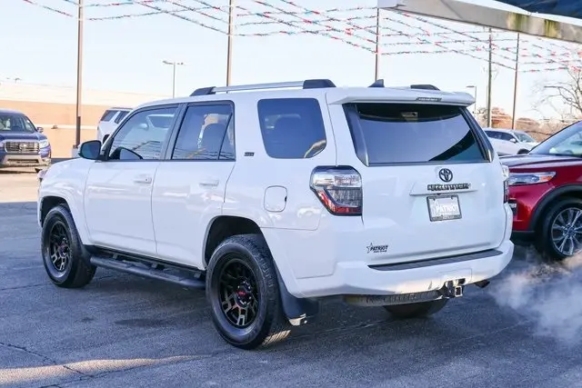 2021 Toyota 4Runner SR5 photo 3