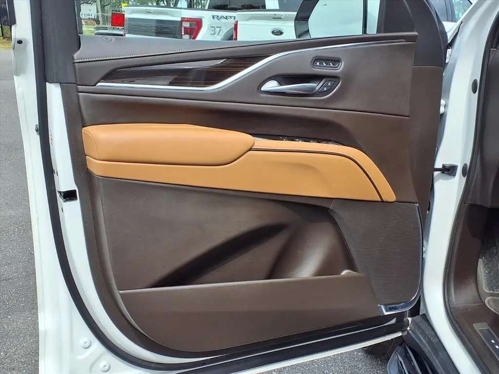 2023 Cadillac Escalade Premium Luxury photo 29