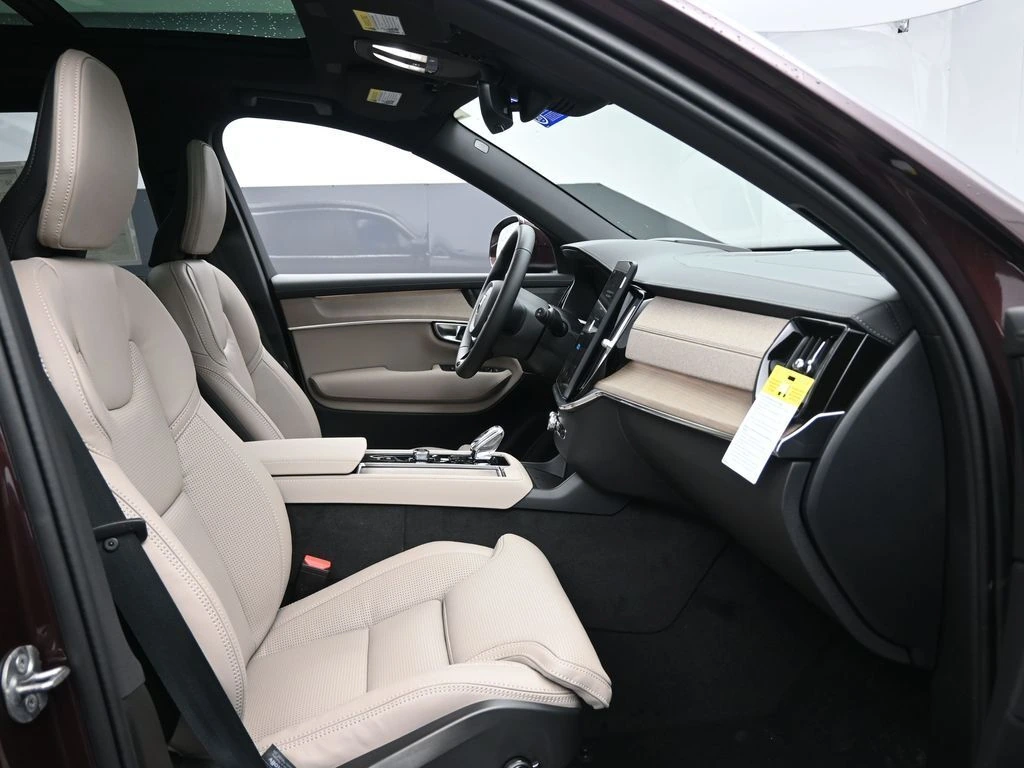 2026 Volvo - image 28