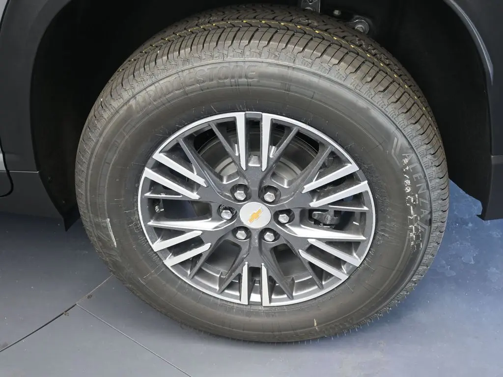 2026 Chevrolet Traverse 2LT photo 9