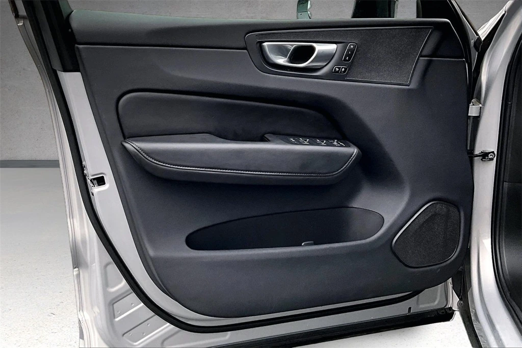 2024 Volvo - image 20