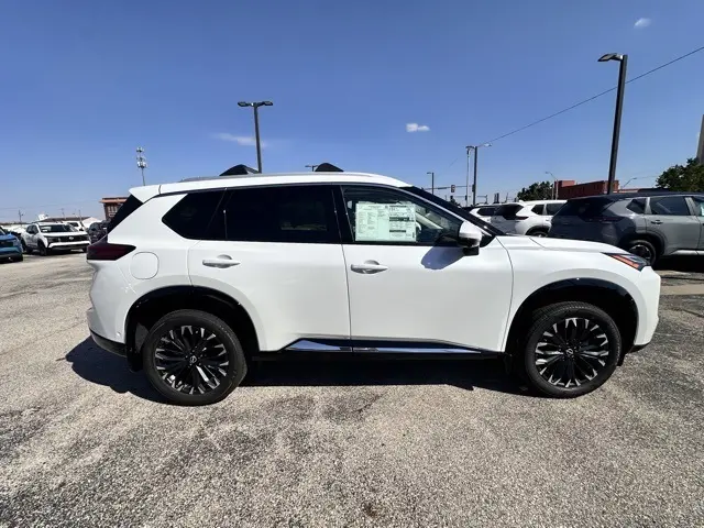 2026 Nissan Rogue Platinum photo 3