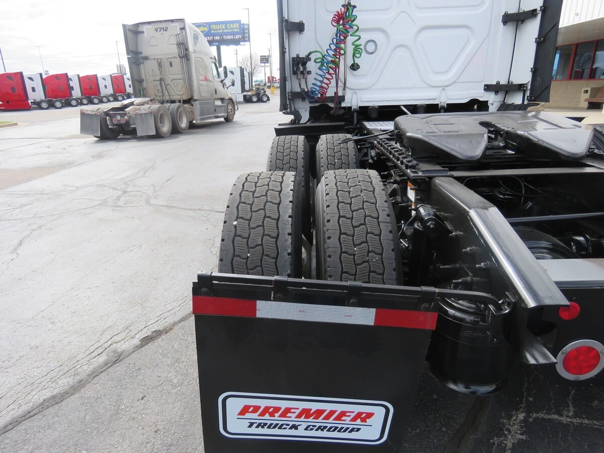 2024 Freightliner Cascadia - image 4