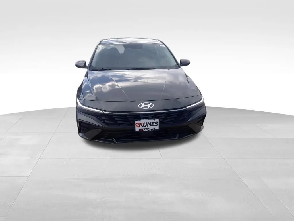 2025 Hyundai Elantra SEL Convenience photo 2