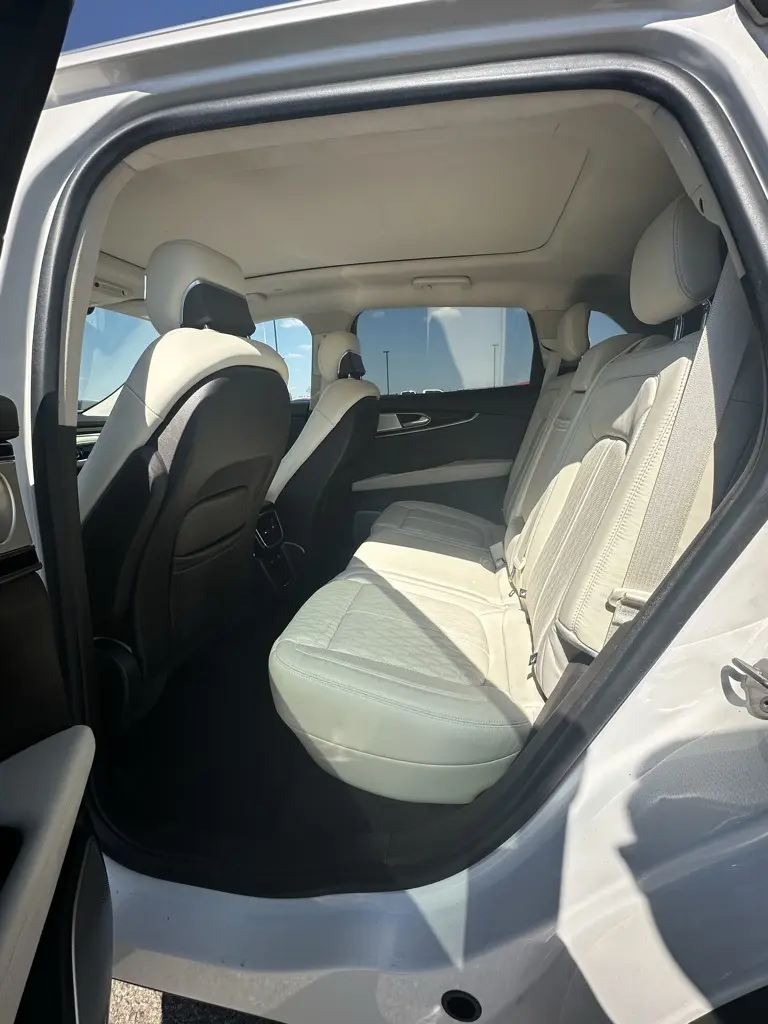2021 Lincoln Corsair Standard photo 9