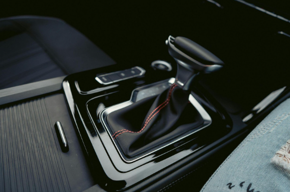 Close up photo of a gear box of a car
