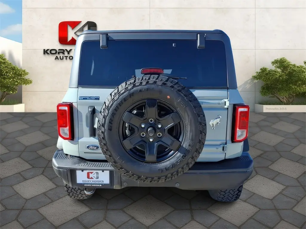 2023 Ford Bronco Black Diamond photo 3