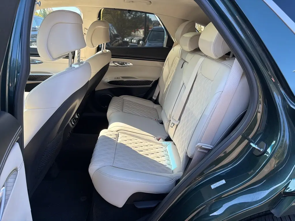 2022 Genesis GV70 3.5T Sport photo 5