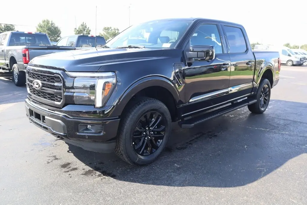 2025 Ford F-150 Lariat photo 2