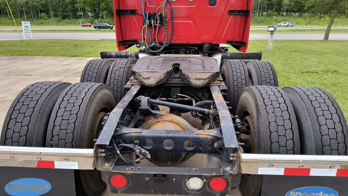 2020 International LT - image 6