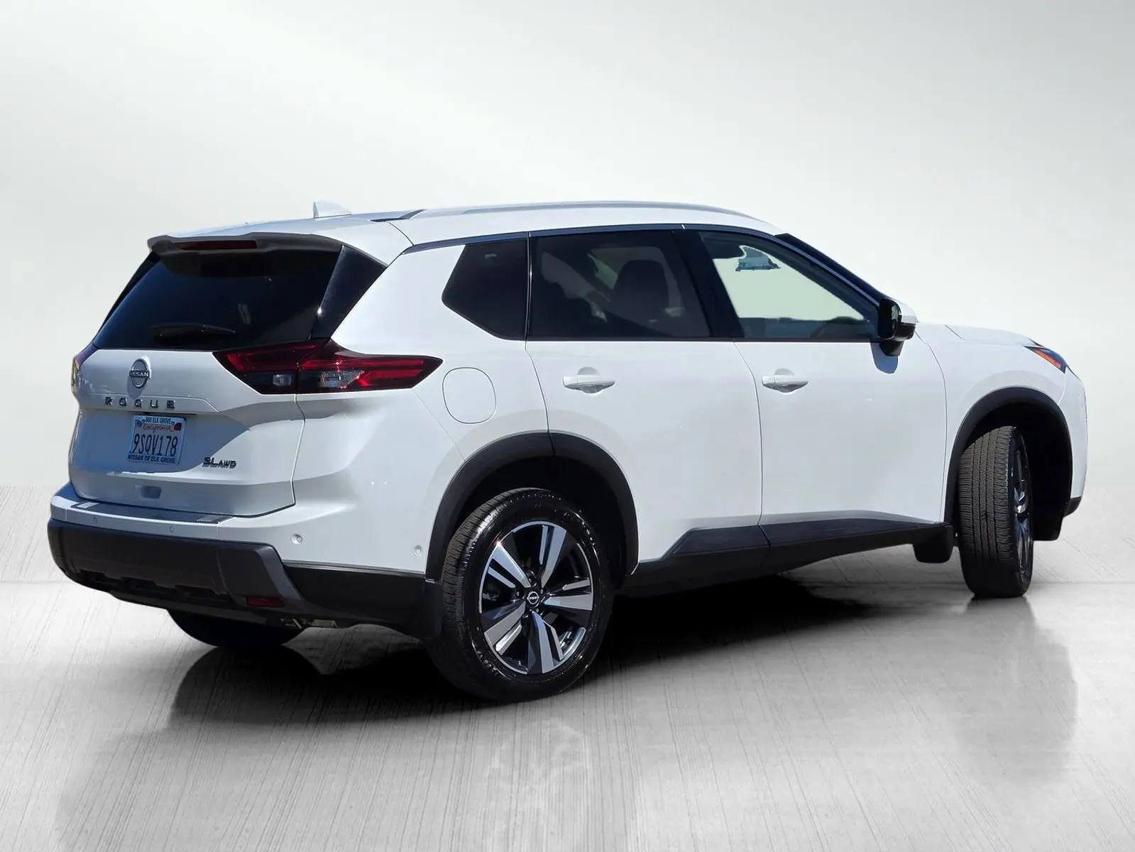 2025 Nissan Rogue SL photo 2