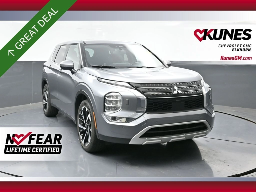 2024 Mitsubishi Outlander SE's photo