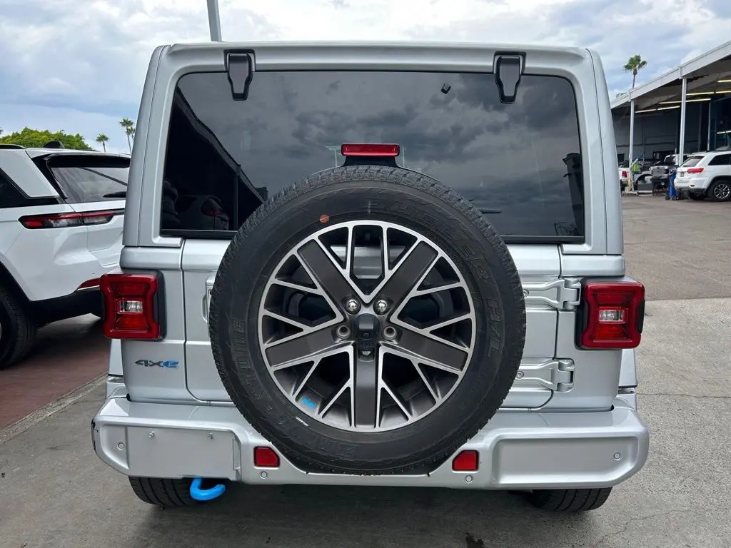 2023 Jeep Wrangler Sahara 4xe photo 4