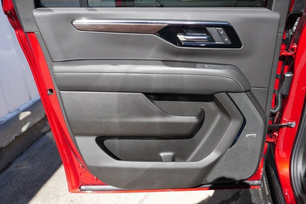 2026 Chevrolet Suburban Premier - Photo 35