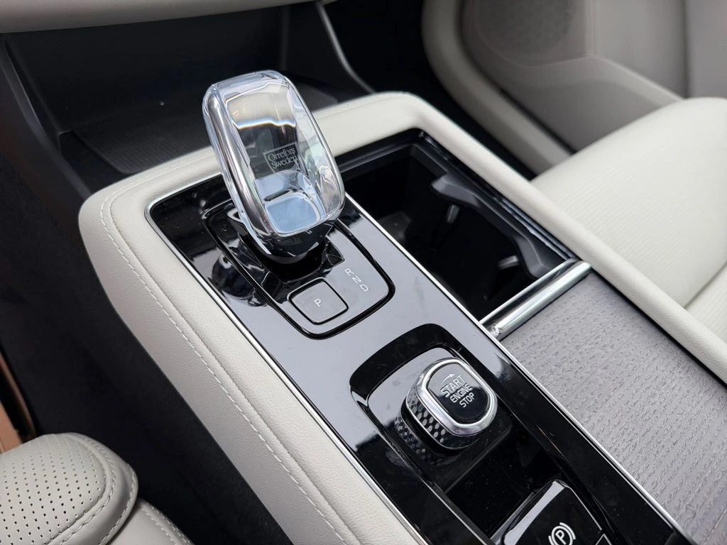 2026 Volvo - image 23