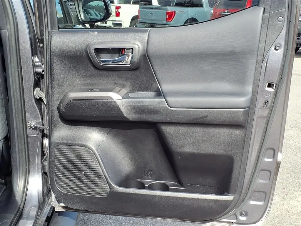 2021 Toyota Tacoma SR5 photo 14