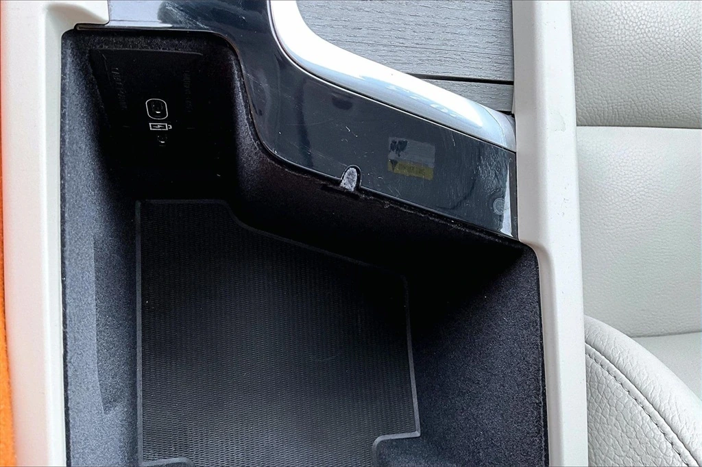 2023 Volvo - image 15