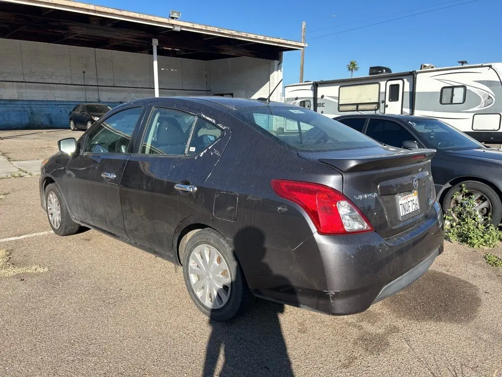 2015 Nissan Versa 1.6 SV photo 3