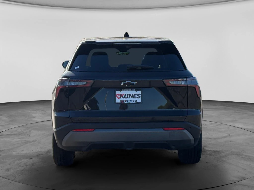 2027 Chevrolet Equinox LT - Photo 8