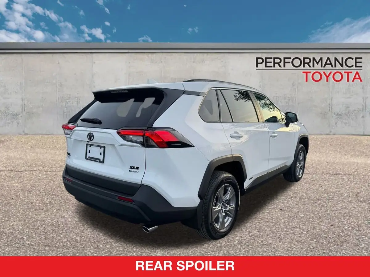 2025 Toyota RAV4 Hybrid XLE photo 4