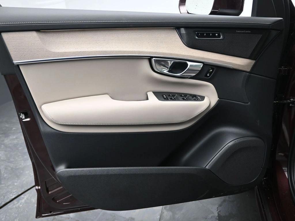 2026 Volvo - image 22