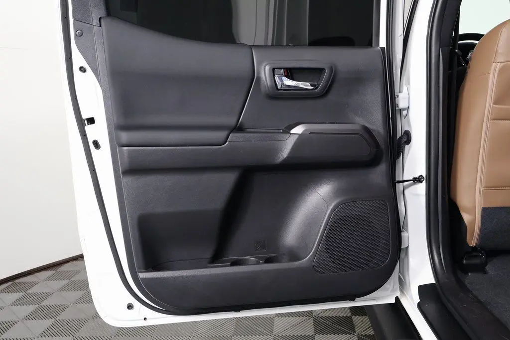 2023 Toyota Tacoma V6 photo 13