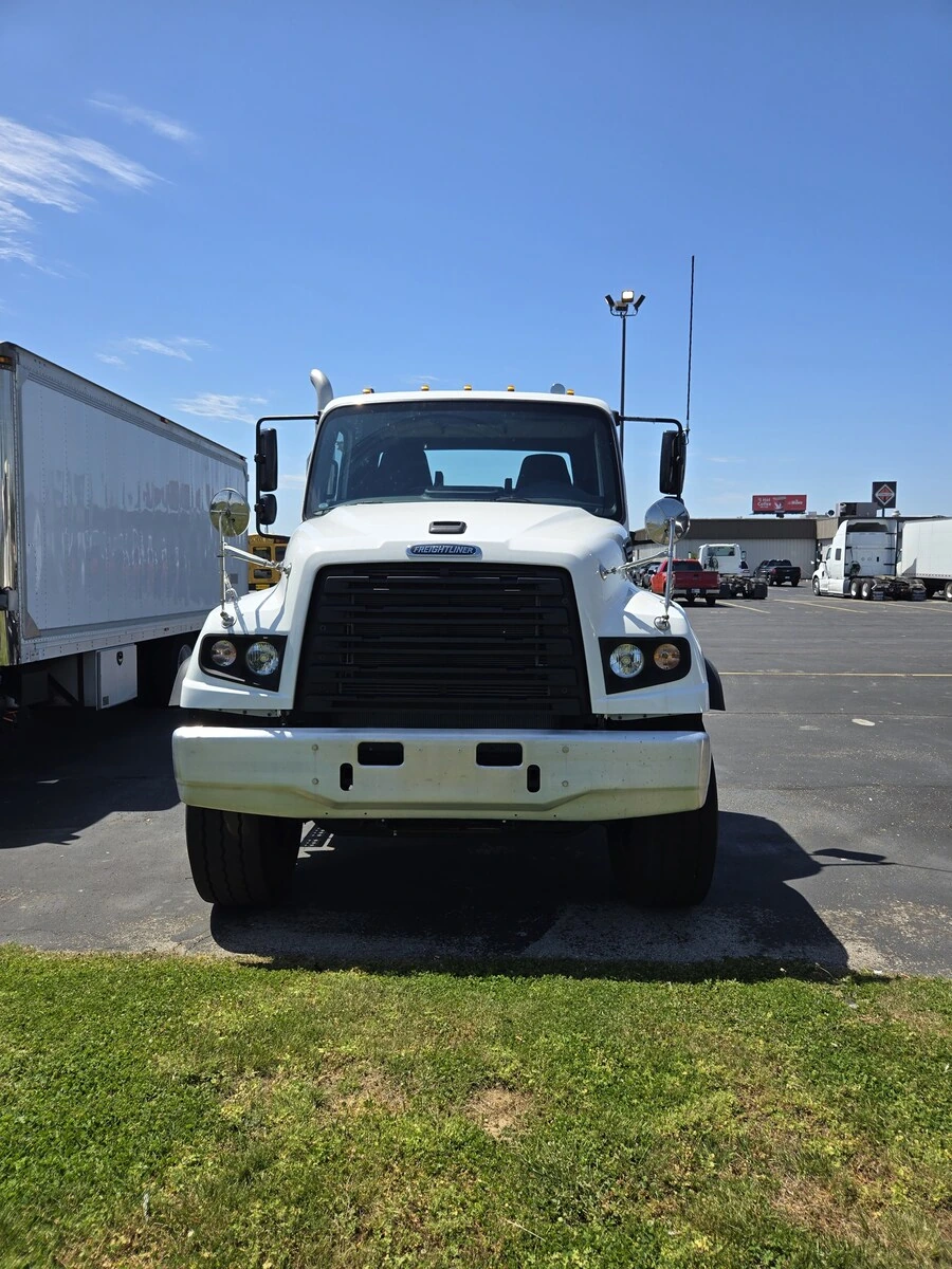 2026 Freightliner 114SD - image 2