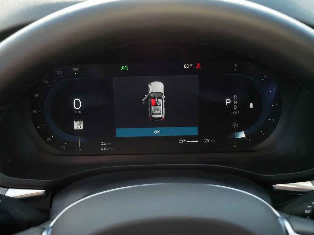 2025 Volvo - image 21