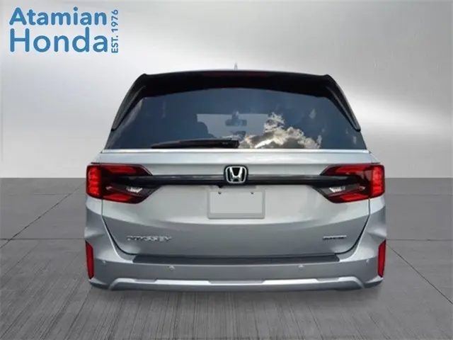 2026 Honda Odyssey Touring photo 4