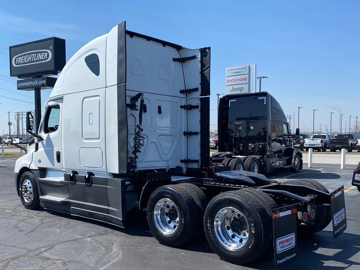 2024 Freightliner Cascadia - image 3