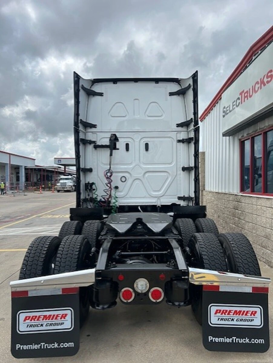 2024 Freightliner Cascadia - image 4