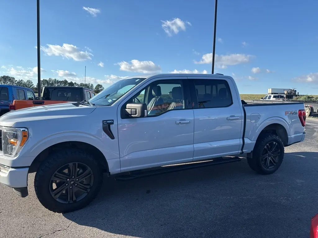 2022 Ford F-150 XLT photo 2