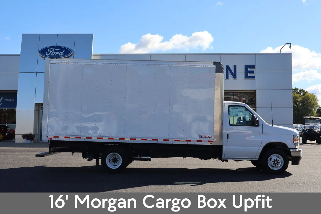 2027 Ford E-Series Cutaway Base