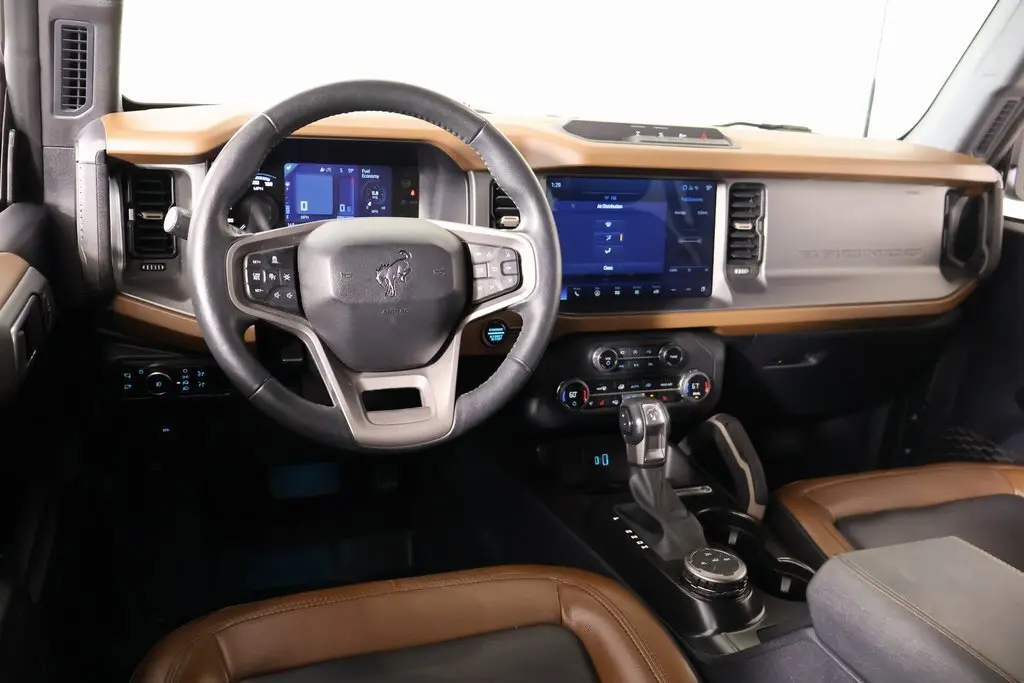 2024 Ford Bronco Outer Banks photo 2