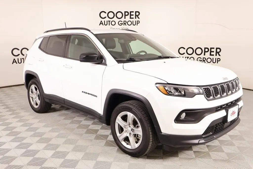 2023 Jeep Compass Latitude's photo