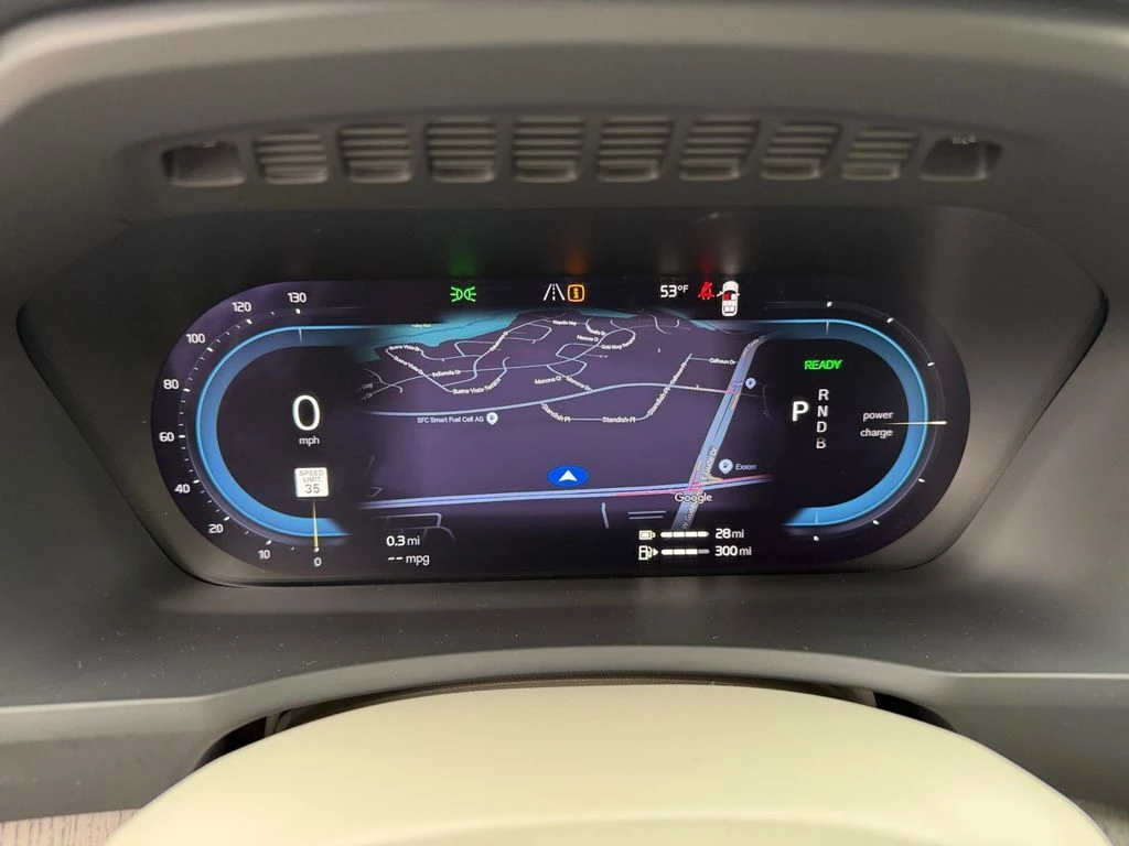 2025 Volvo - image 23