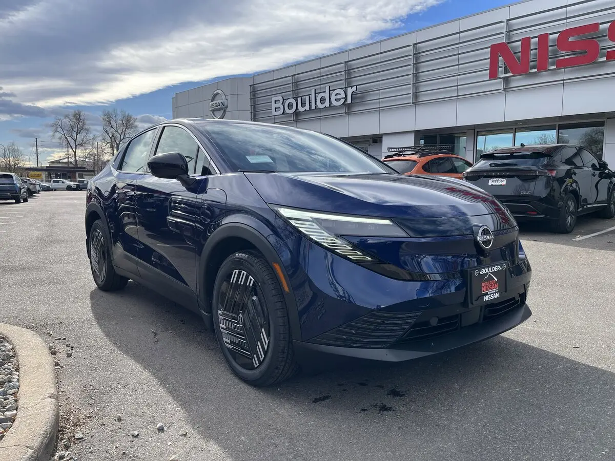 2026 Nissan Leaf S photo 2